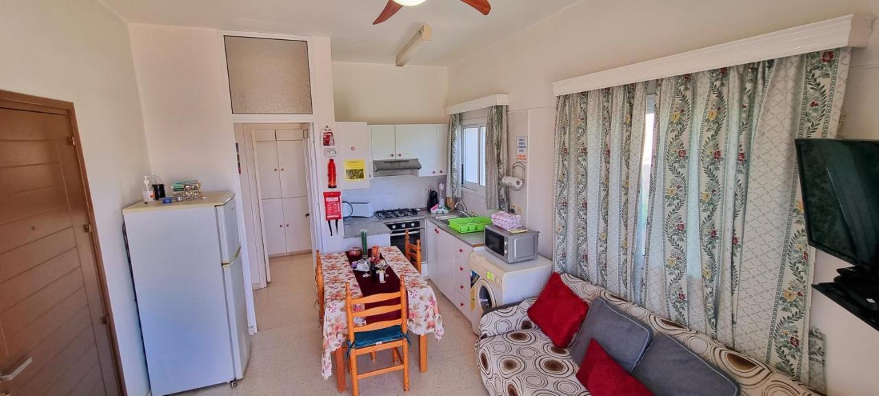 Astrofegia Apartments Near The Sea Agia Marina  Екстер'єр фото