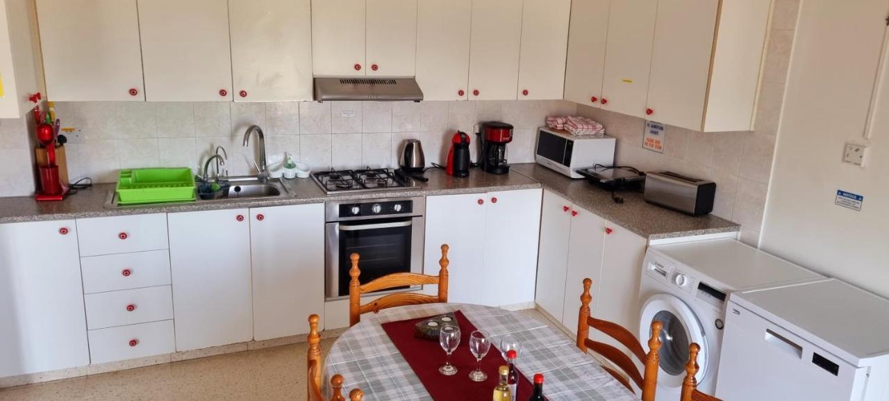 Astrofegia Apartments Near The Sea Agia Marina  Екстер'єр фото